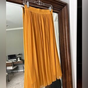 Gold pleated midi-skirt, small, like new condition